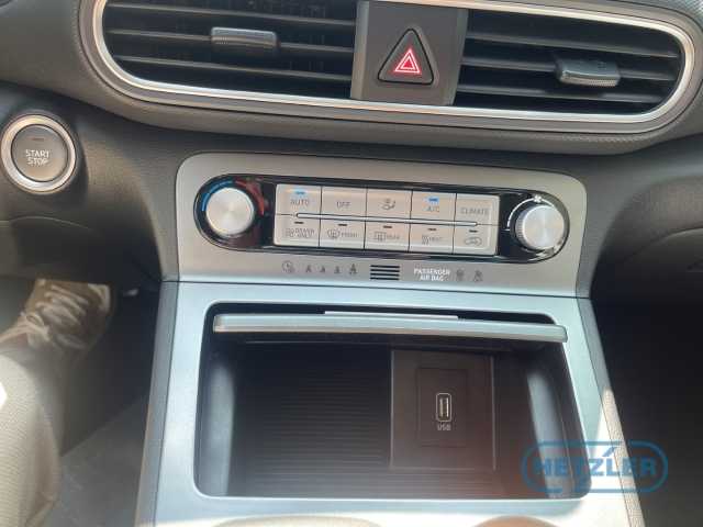 Hyundai  Advantage Elektro 2WD Navi Soundsystem ACC Klimaautom DAB SHZ LenkradHZG Spurhal