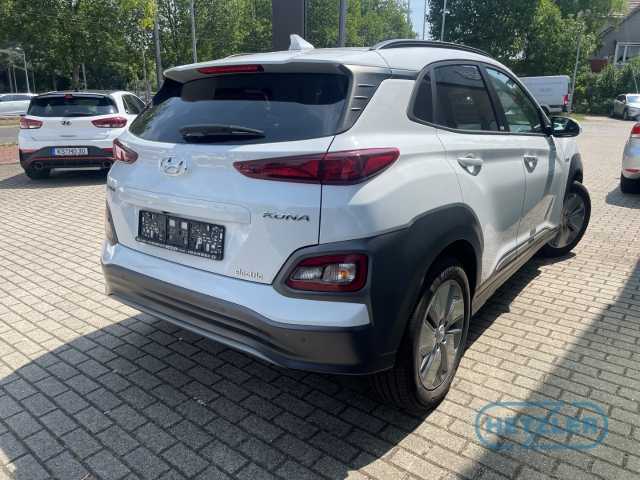 Hyundai  Advantage Elektro 2WD Navi Soundsystem ACC Klimaautom DAB SHZ LenkradHZG Spurhal