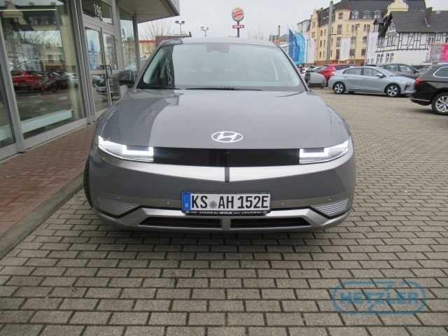 Hyundai  72,6 kWh 4WD UNIQ mit 20 LM-Felgen Allrad HUD StandHZG Navi Leder digitales Cock